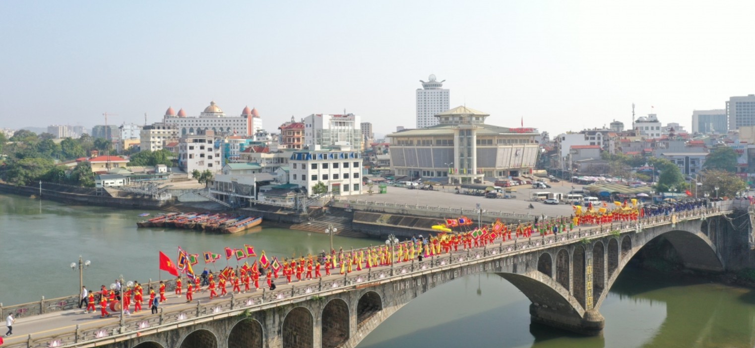 Lễ nghênh thần là nghi thức linh thiêng của người dân địa phương