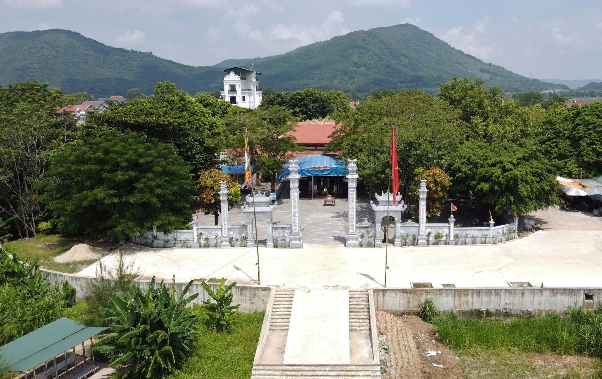 Toàn cảnh đền nhìn từ trên cao