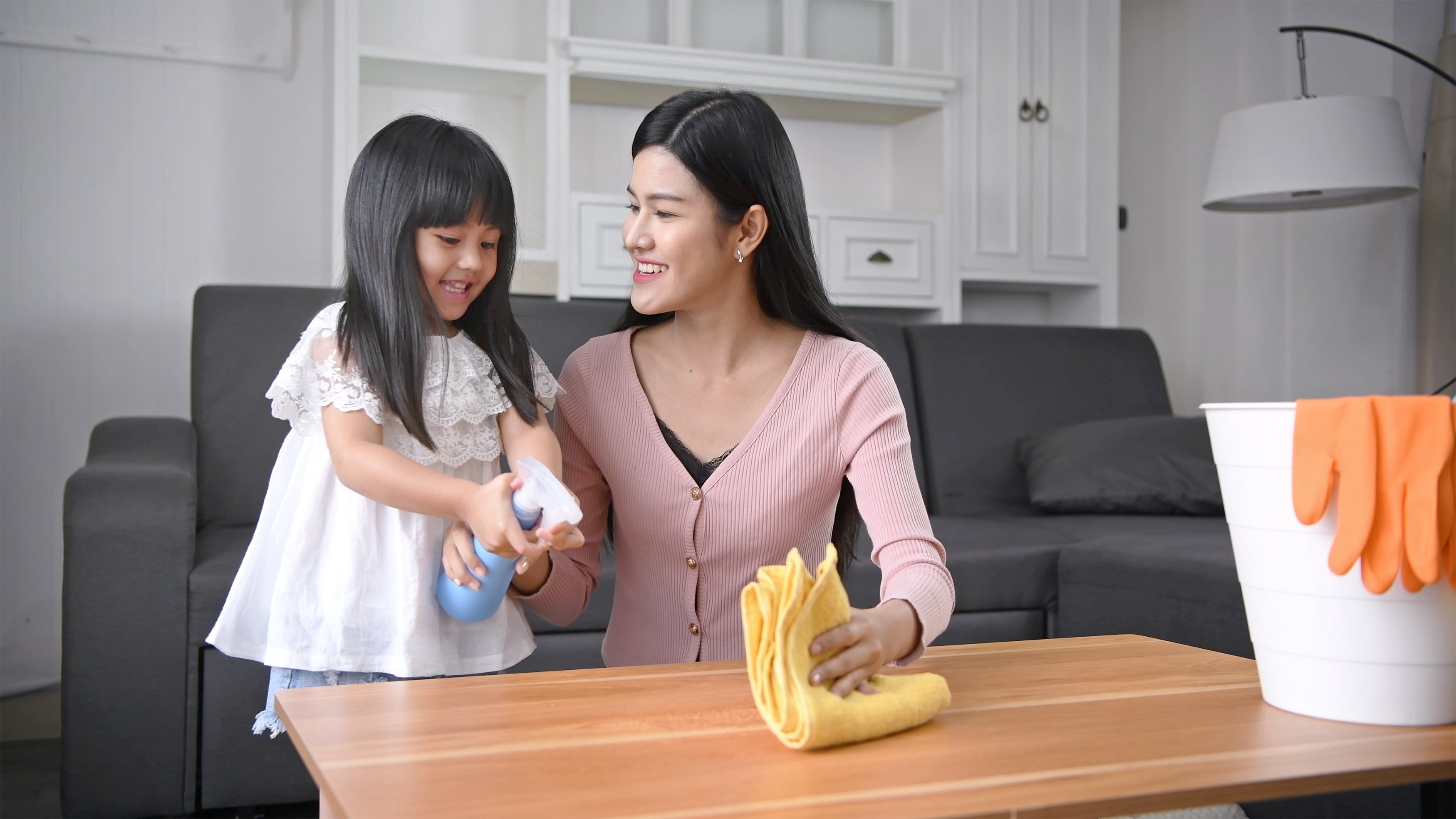 Vệ sinh nhà cửa sạch sẽ để ngăn ngừa muỗi và bọ gậy phát triển