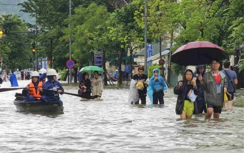 Chu kỳ mưa cực đoan khiến những cơn triều bình thường cũng trở thành thảm họa