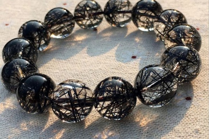 Thạch Anh đen giúp bản mệnh cân bằng năng lượng 