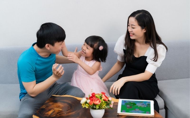 Gia đình là điểm tựa vững chắc giúp bé gái Đinh Dậu 2017 tự tin tỏa sáng trong năm 2026