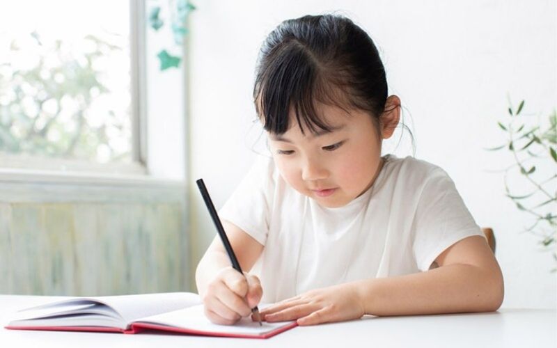 Năm 2026 mở ra nhiều cơ hội trong học tập cho bé gái Kỷ Hợi