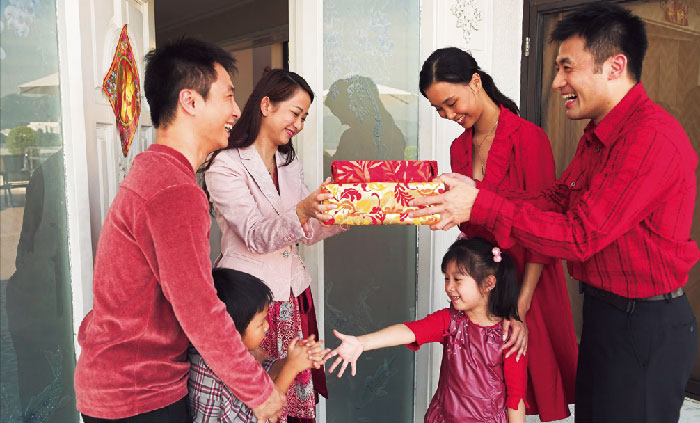 Chọn người xông đất hợp mệnh giúp nữ Giáp Tý đón năm mới bình an, tài lộc như ý