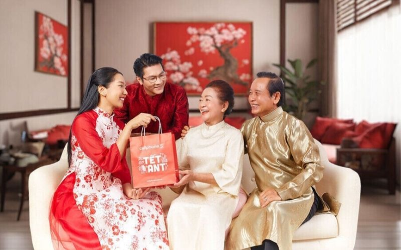 Gợi ý chọn người xông đất phù hợp để năm mới may mắn bình an