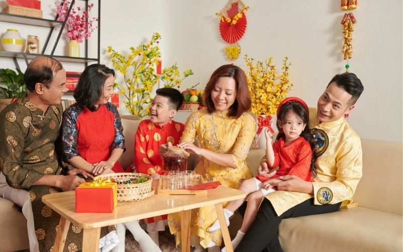 Chọn người có năng lượng tích cực xông nhà cho gia chủ Đinh Sửu