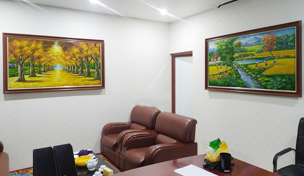 Có thể treo tranh trong phòng khách hoặc phòng làm việc tùy sở thích gia chủ và độ phù hợp của không gian