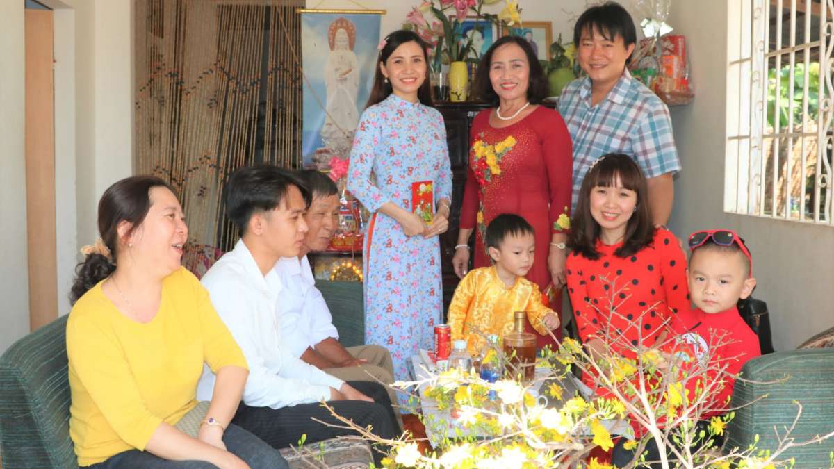 Gia chủ khi chọn người xông nhà tránh xung khắc vận niên