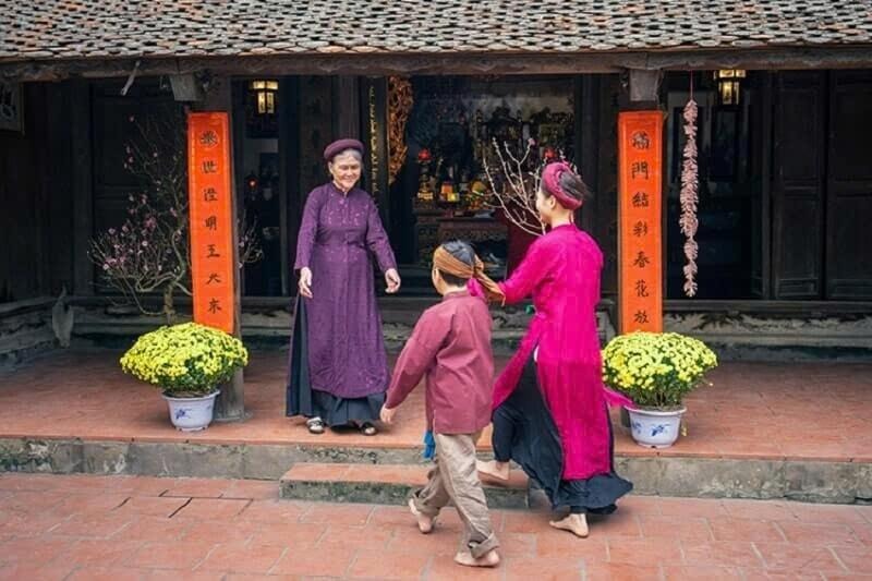 Gia chủ nữ 1960 Canh Tý nên chọn người xông nhà có thể dung hòa được năng lượng Hỏa vượng của năm 2026