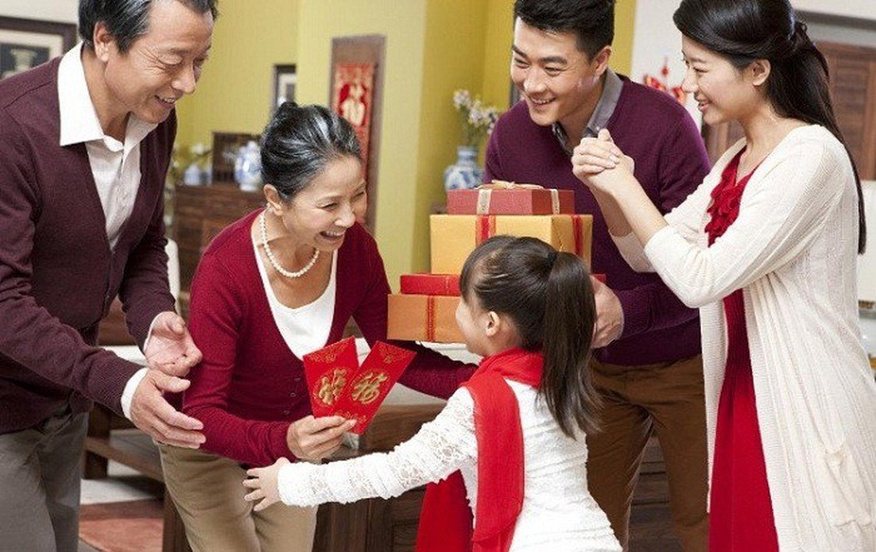 Gia chủ 1960 Canh Tý nữ mạng có thể tự xông nhà nếu không tìm được người hợp tuổi