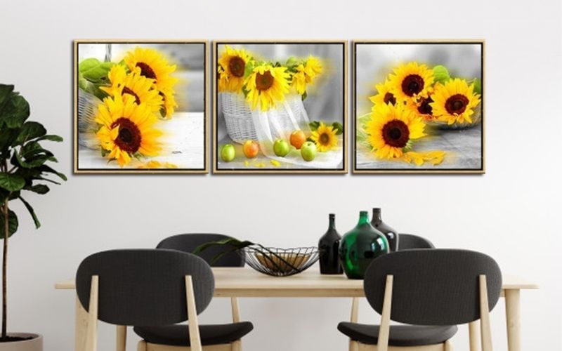 Treo tranh hoa hướng dương để thu hút năng lượng tích cực cho tuổi Mậu Dần