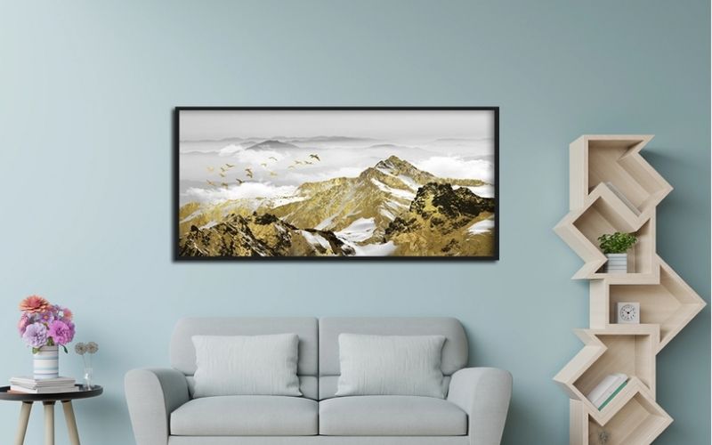 Tranh núi vàng phong thủy tượng trưng cho sự kiên định và thành công bền vững