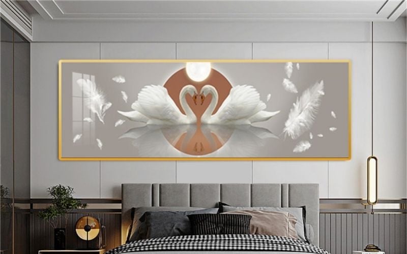 Tranh đôi thiên nga là biểu tượng cho hạnh phúc và hòa hợp lứa đôi cho tuổi Canh Thìn