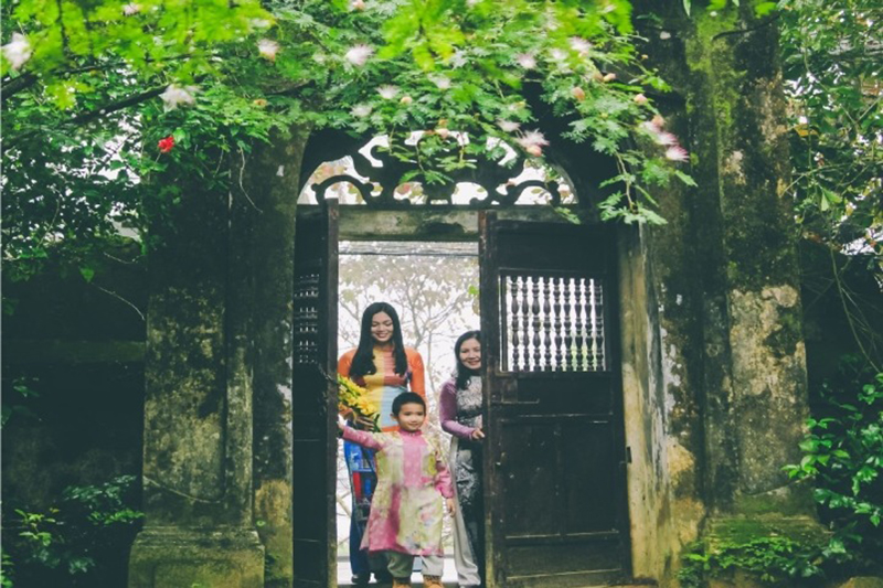 Nữ 1962 Nhâm Dần nên đón người xông nhà vào giờ cát lợi ngày mùng 1 âm lịch của năm mới