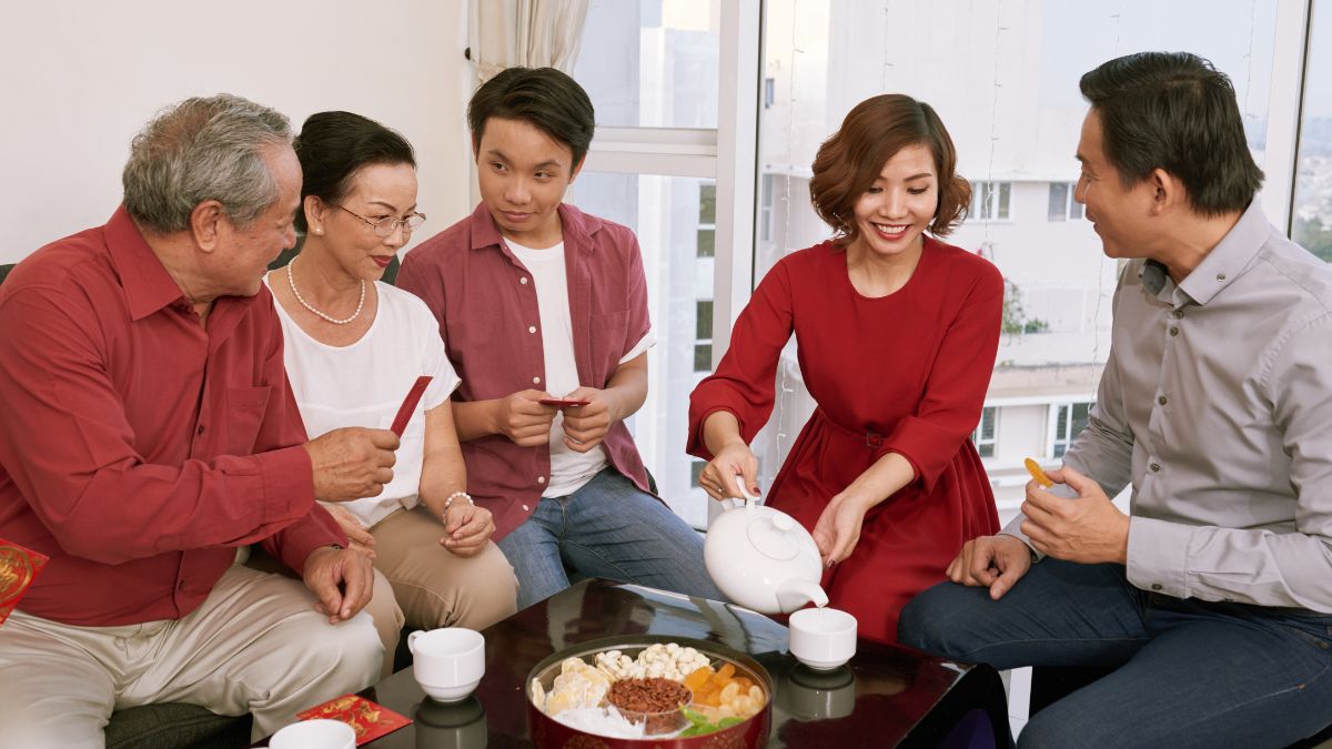 Đón tiếp người xông đất chu đáo là cách để tăng thêm vượng khí cho ngôi nhà