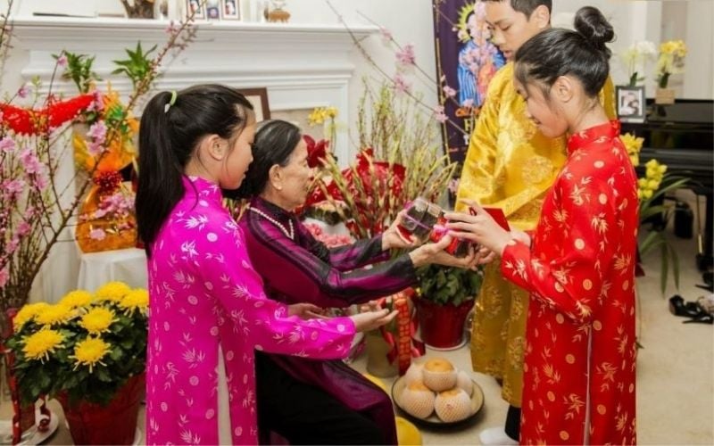 Lưu ý khi mời người xông nhà đầu năm cho nữ 1969 Kỷ Dậu