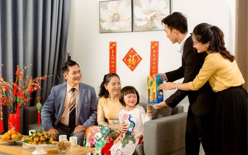 Nhâm Tuất 1982 là tuổi đem đến sự ổn định và hóa giải điều xấu cho nữ Tân Hợi