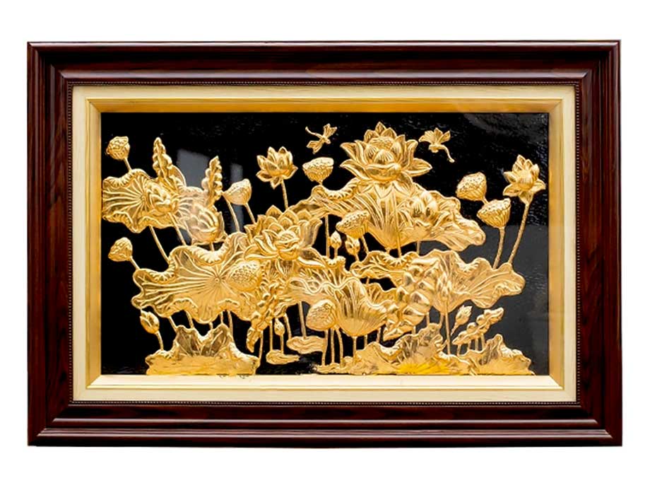 Tranh hoa sen mạ vàng giúp Canh Tý giữ tâm an ổn