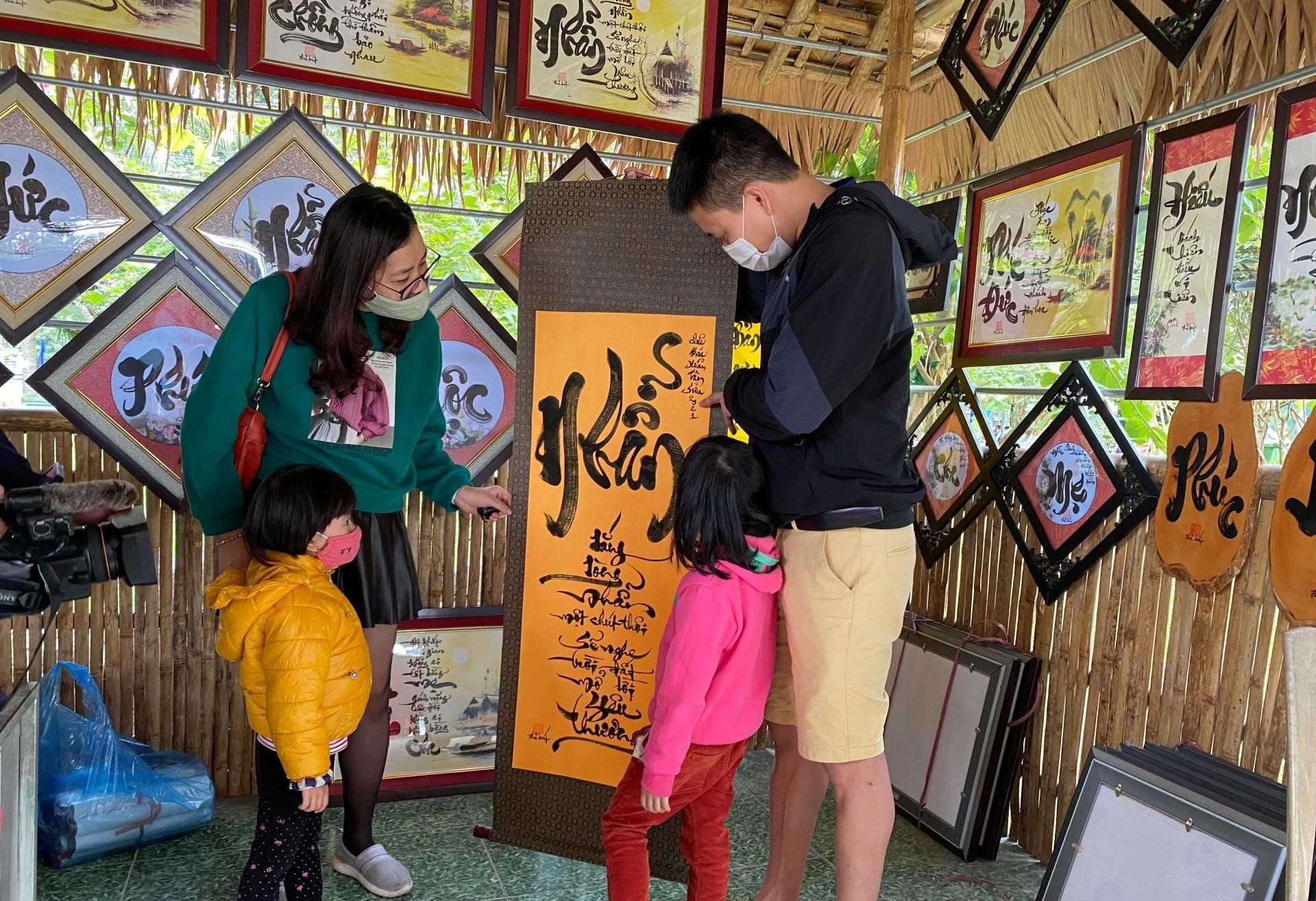 Bạn có thể mang chữ đi đóng khung để giữ được lâu bền