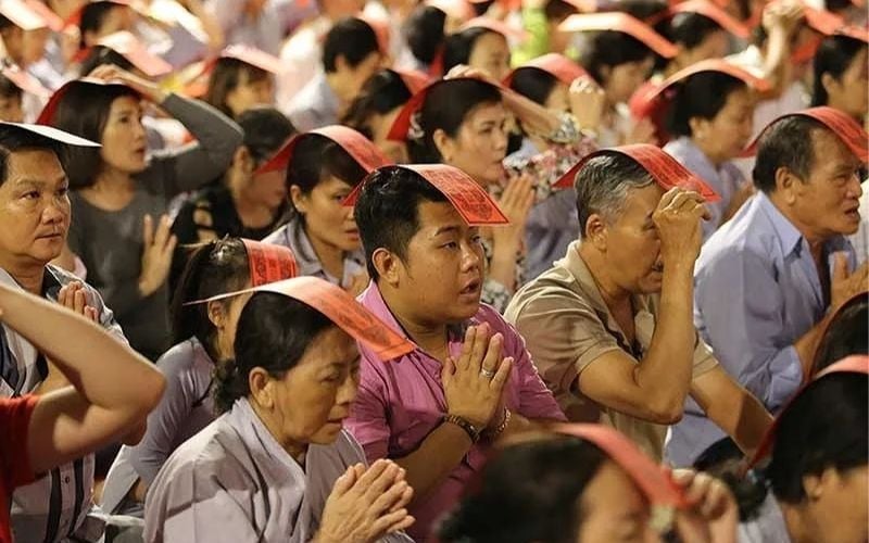 Khi đọc văn khấn sao chiếu mệnh 2026, đọc chậm rãi và thành kính để lời khấn được chư vị tinh quân chứng giám