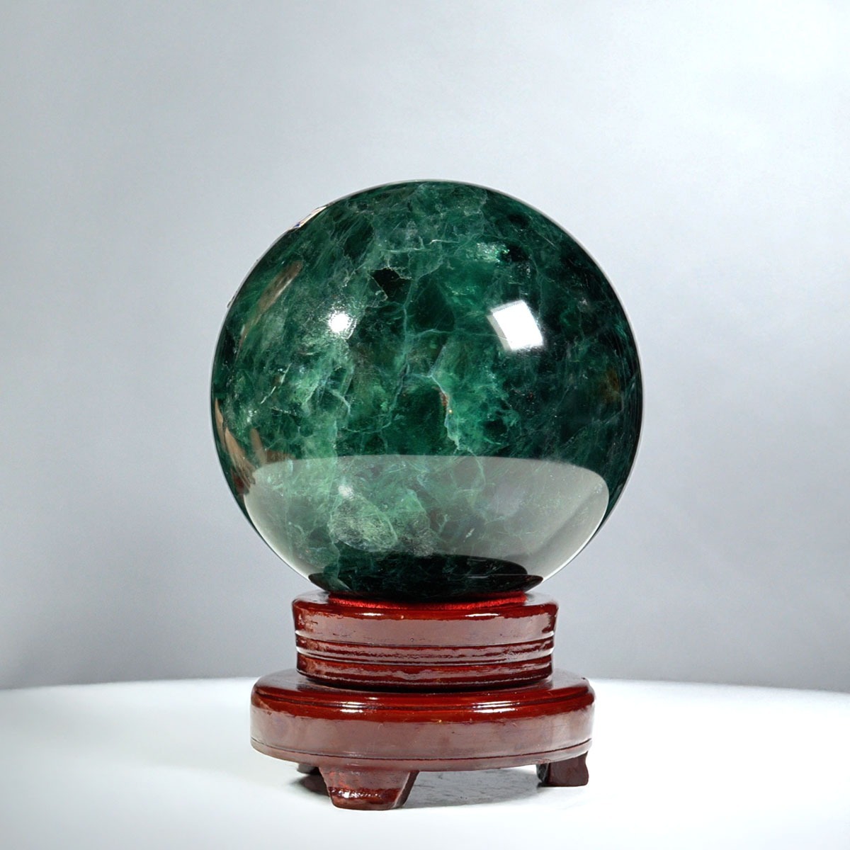 Đá Fluorit giúp gia chủ ổn định tâm trí, cân bằng năng lượng