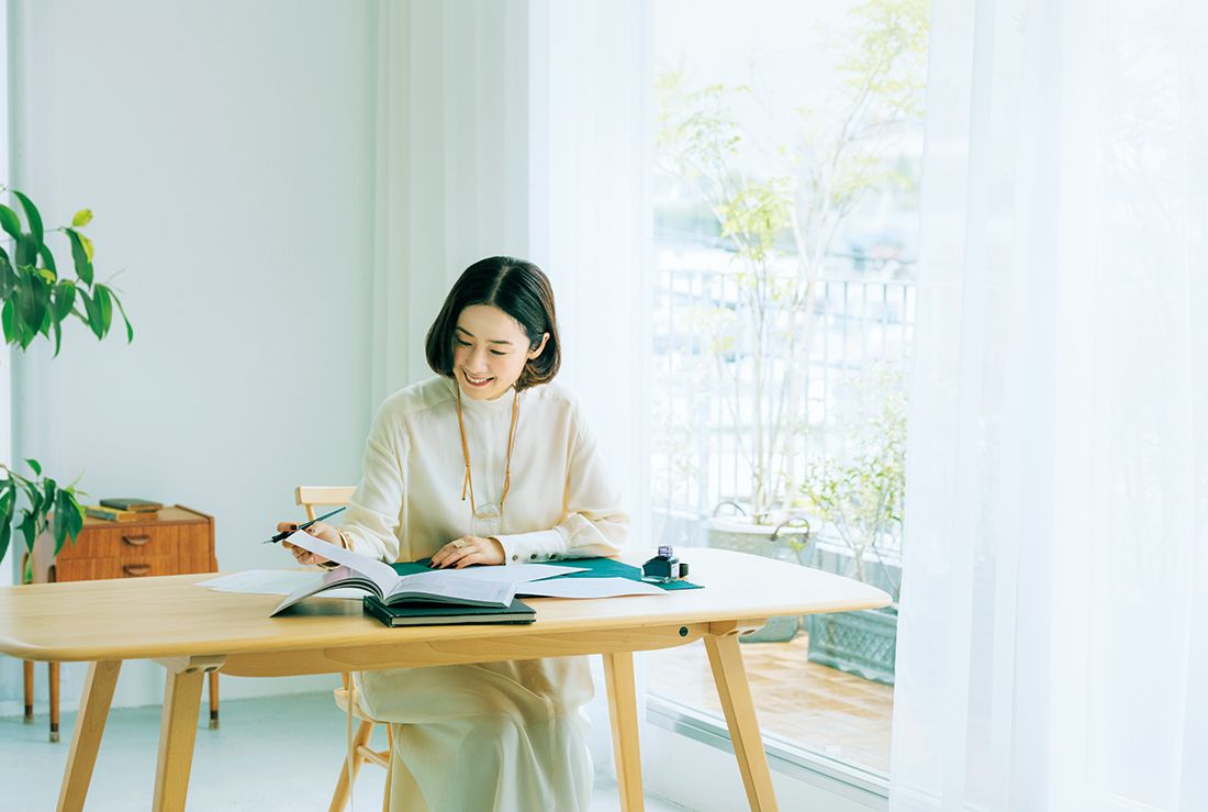 Nữ Quý Dậu năm 2026 sẽ gặp may mắn về công việc và tài chính