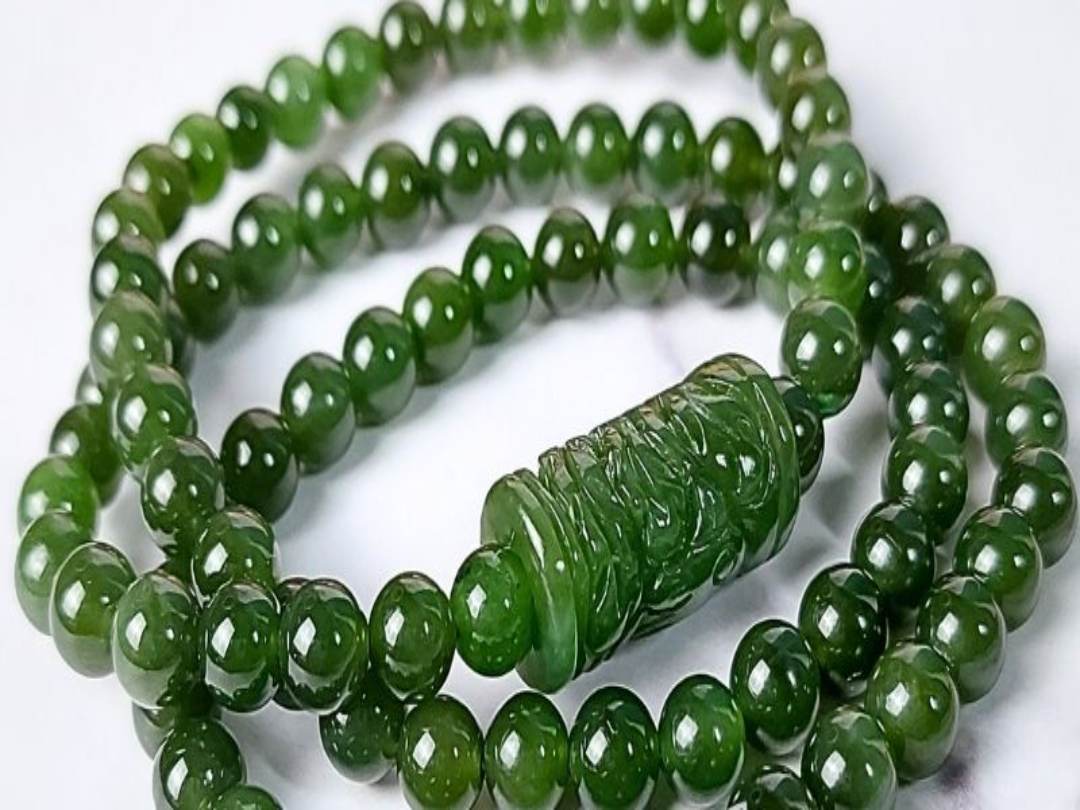 Ngọc lục bảo mang năng lượng Mộc bổ trợ cho nam Kỷ Sửu 2009