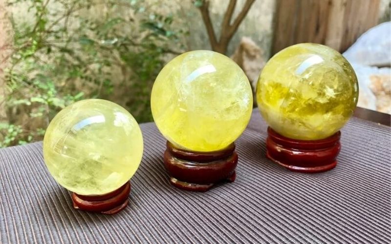 Quả cầu phong thủy giúp cân bằng năng lượng cho tuổi Ất Tỵ 1965