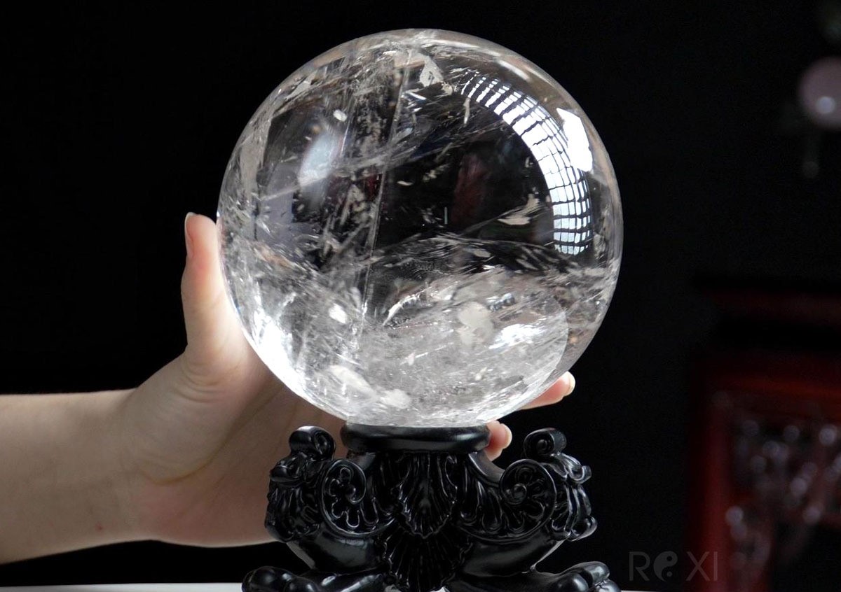 Vật phẩm phong thủy hợp với sao Thổ Tú mang màu trắng