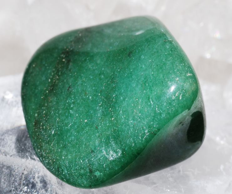 Đá Aventurine xanh giúp bản mệnh tăng khả năng tư duy