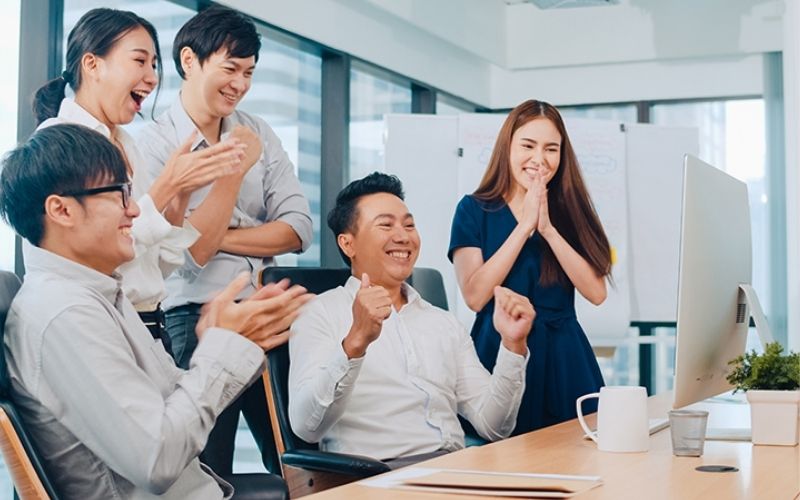 Sao Thái Dương chiếu mệnh giúp nam Đinh Tỵ 1977 bừng sáng trong công việc và tài vận