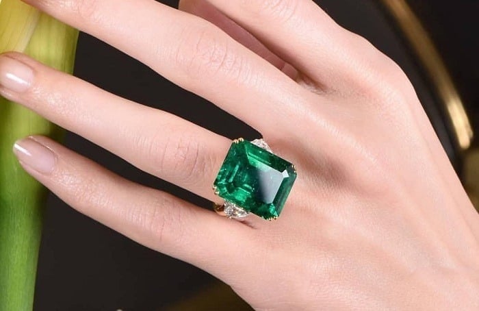 Ngọc lục bảo hợp sao chiếu mệnh năm 2026 của tuổi Nhâm Tuất 1982 nam mạng