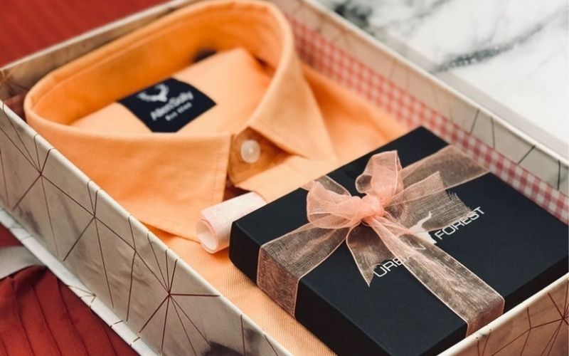Áo sơ mi là lựa chọn quà tặng hợp lý cho nam giới ngày 19/11