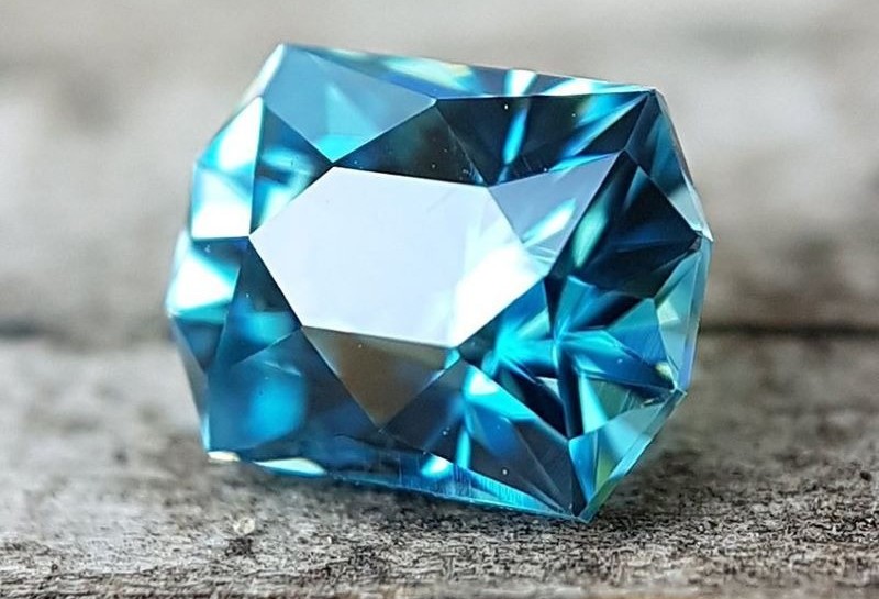 Chọn đá màu xanh dương để tăng sự minh mẫn và sáng suốt