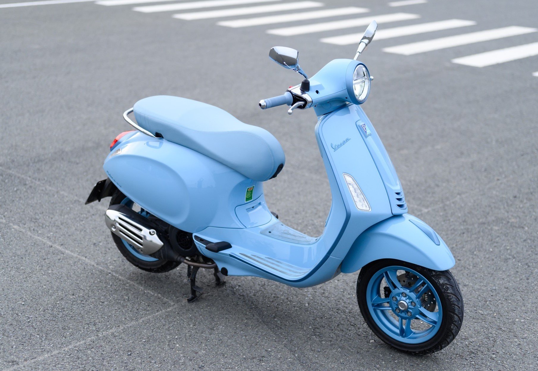 Xe cộ màu đen hoặc xanh dương giúp nữ mạng tuổi Tân Mão duy trì vận khí ổn định