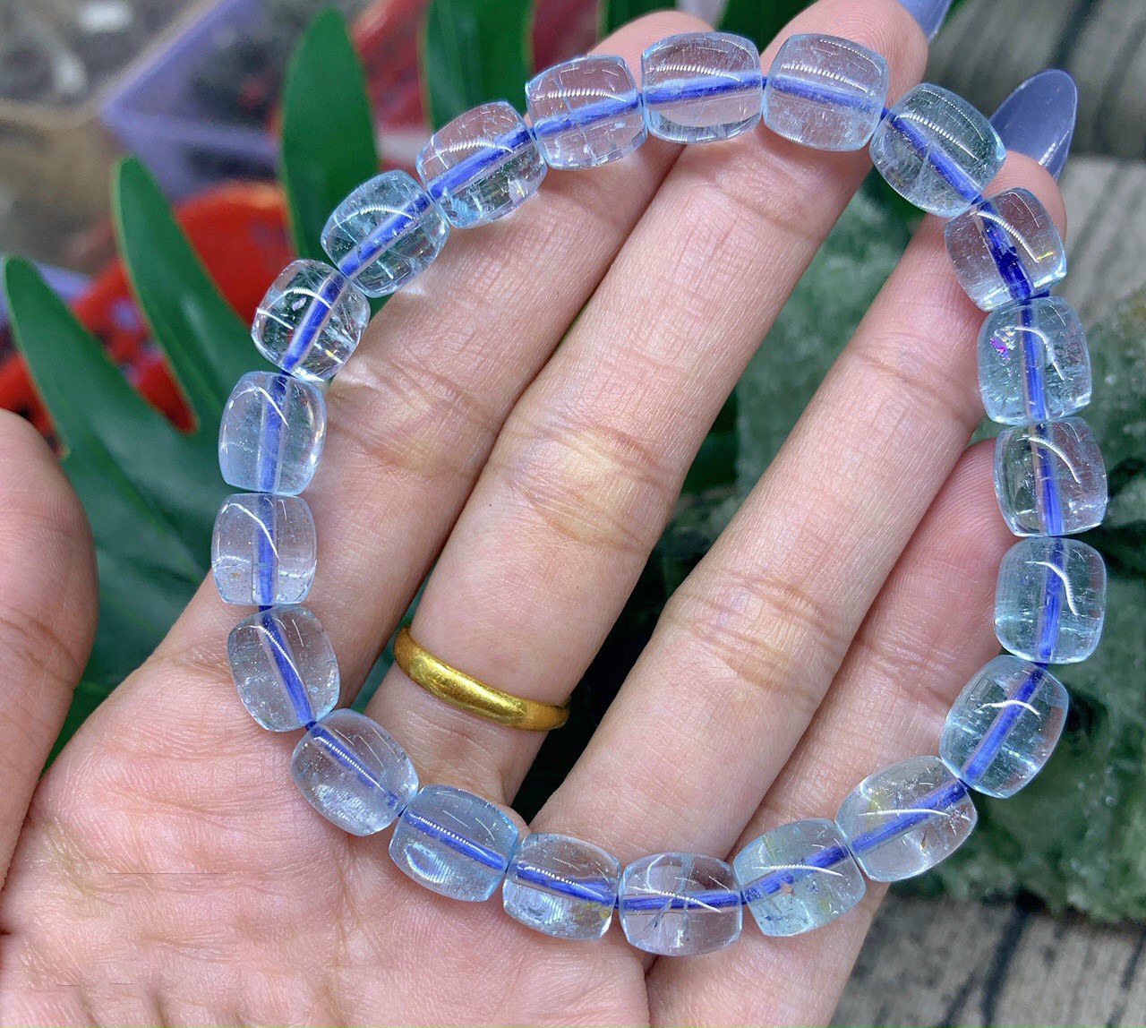 Đá Topaz xanh dương giúp cân bằng năng lượng cho bản mệnh