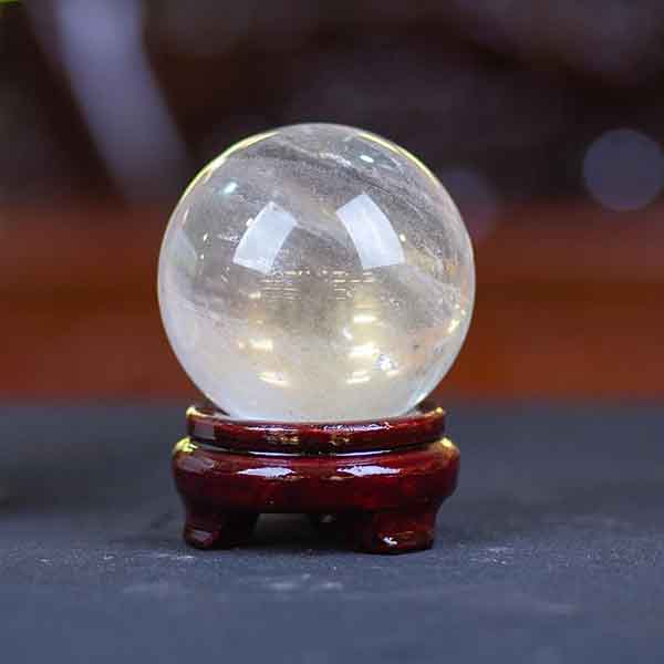 Quả cầu thủy tinh giúp kích hoạt vận may cho bản mệnh