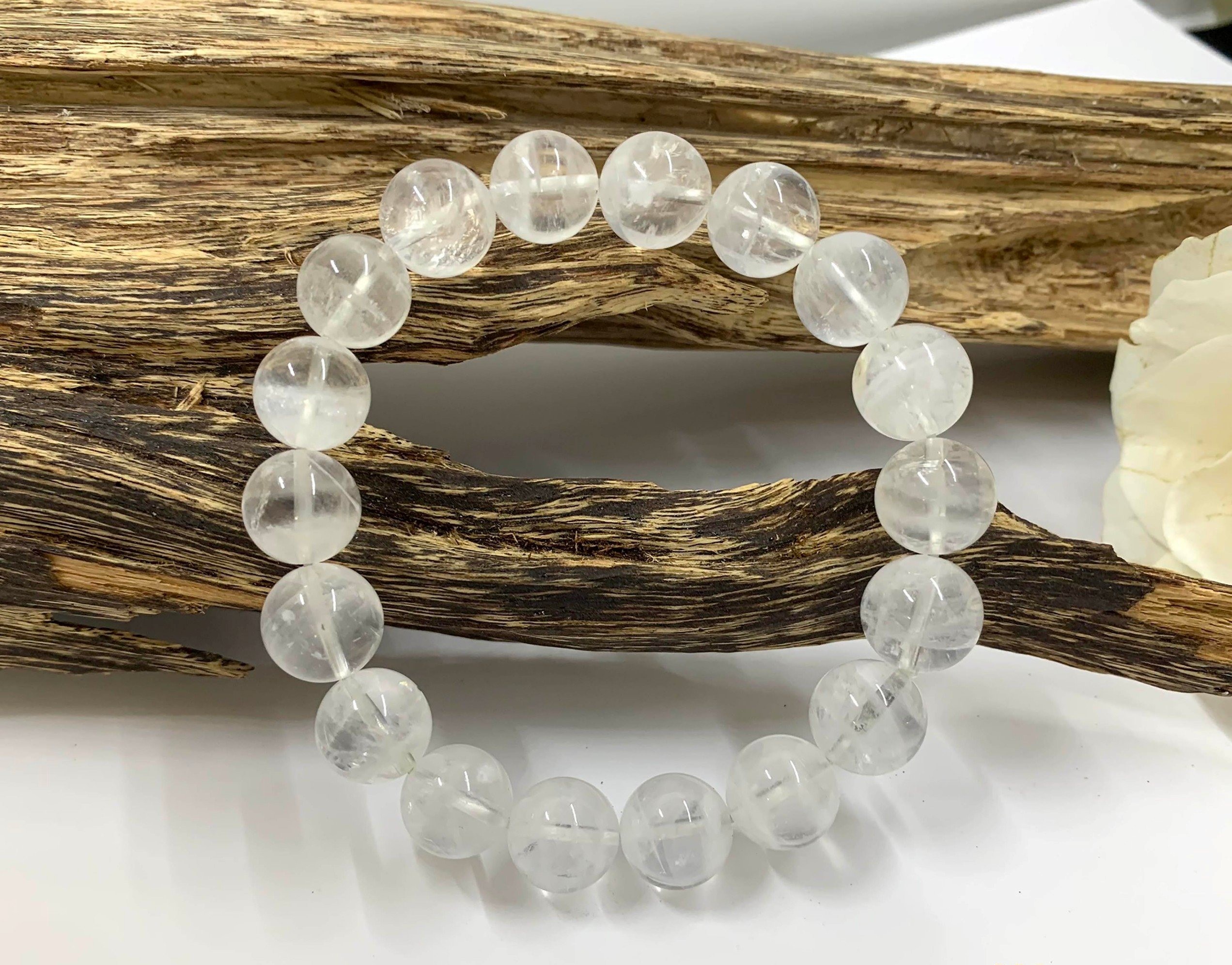 Vòng tay đá thạch anh trắng giúp bản mệnh cân bằng năng lượng