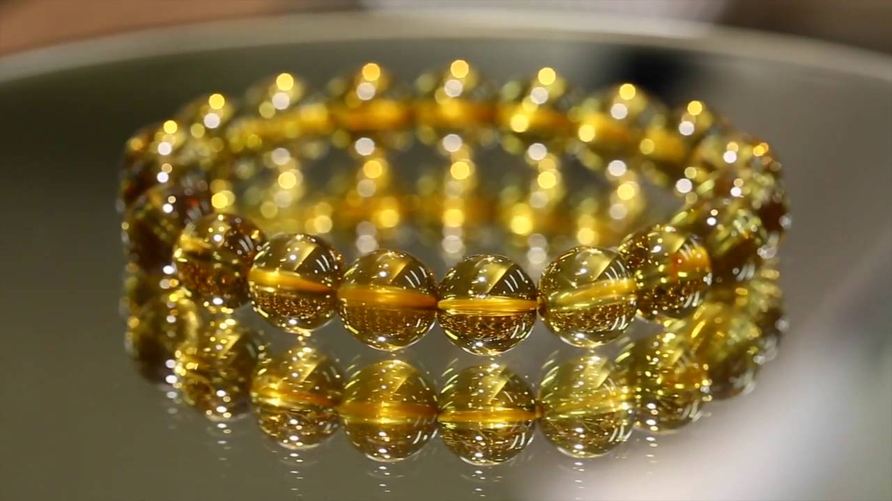 Màu đại diện cho hành Thổ tương sinh với mệnh Kim của Giáp Ngọ 1954