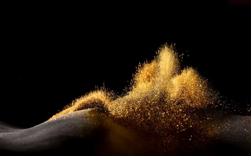 Nữ Giáp Ngọ 1954 mang mệnh Sa Trung Kim