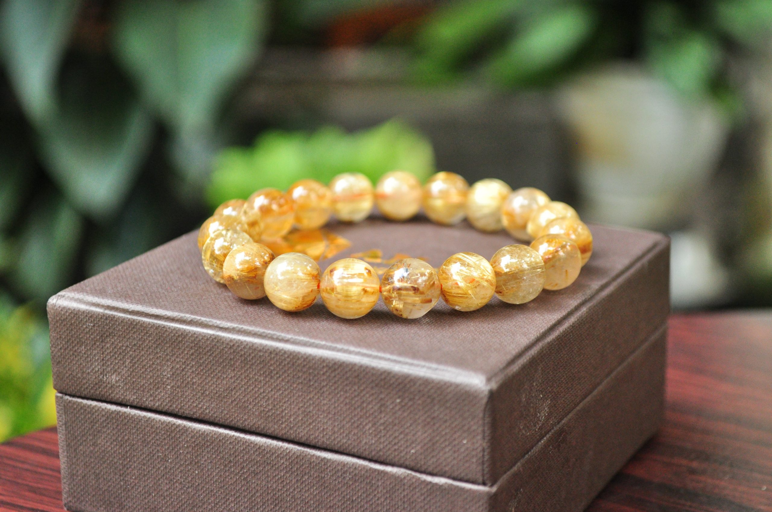 Giáp Ngọ 1954 nên sử dụng những màu thuộc hành Thổ tương sinh với bản mệnh