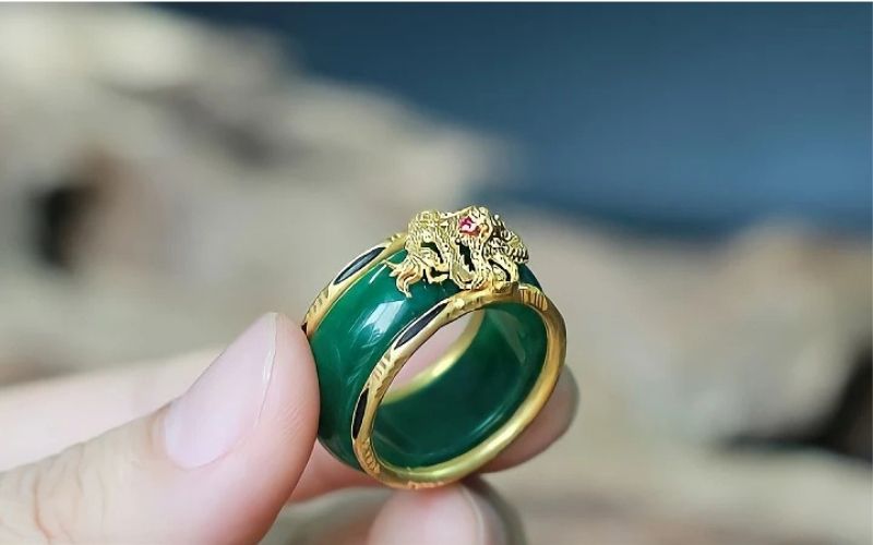 Áp dụng màu sắc hợp mệnh và hóa giải màu xung khắc cho nam mạng Nhâm Tý