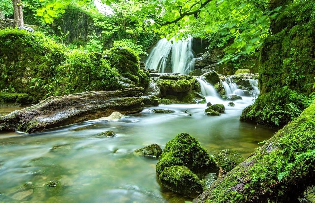 Nữ tuổi Ất Mão 1975 thuộc mệnh Thủy – Đại Khê Thủy