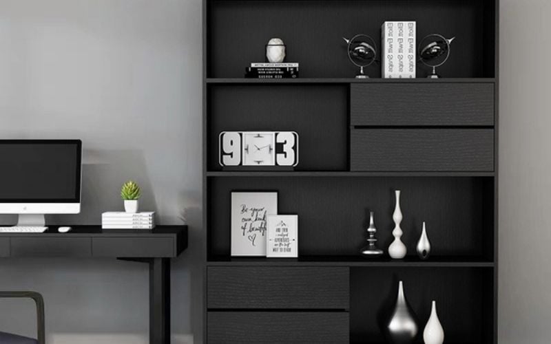 Sử dụng nhiều màu đen khiến năng lượng nội tại của nữ mạng Bính Thìn giảm sút 