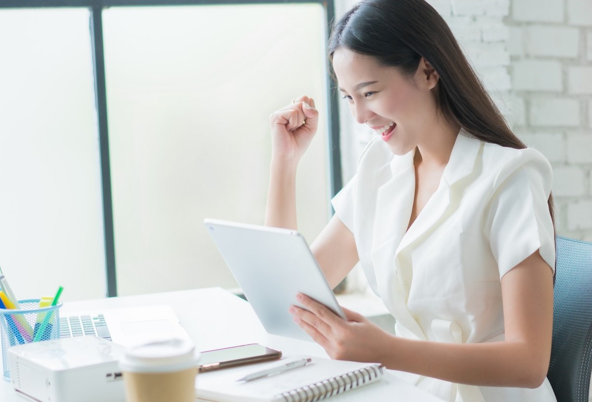 Chọn màu hợp mệnh giúp nữ mạng tuổi Ất Tỵ 1965 tự tin hơn