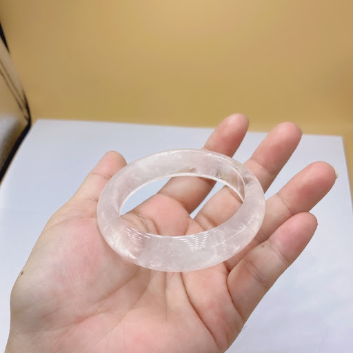 Vòng tay thạch anh trắng hỗ trợ tốt cho năng lượng Thủy bản mệnh