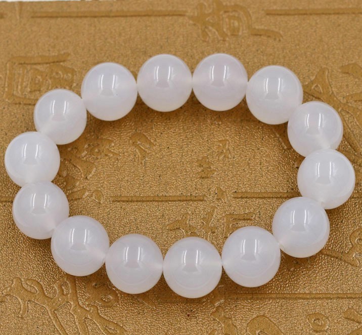 Đá Tourmaline trắng giúp Bính Ngọ 1966 giúp điều hòa năng lượng