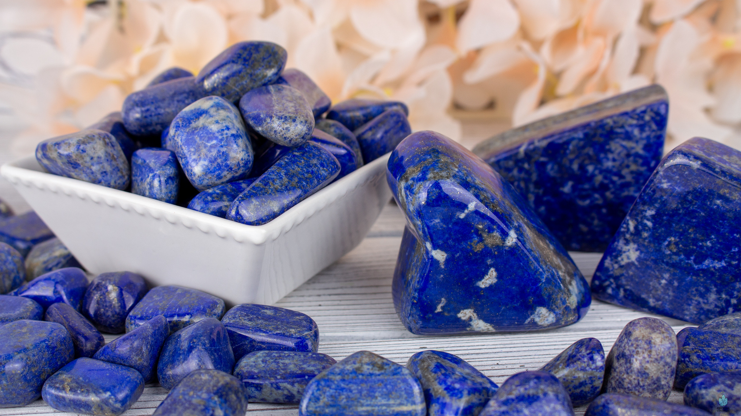 Đá Lapis Lazuli giúp bản mệnh tăng cường trí tuệ