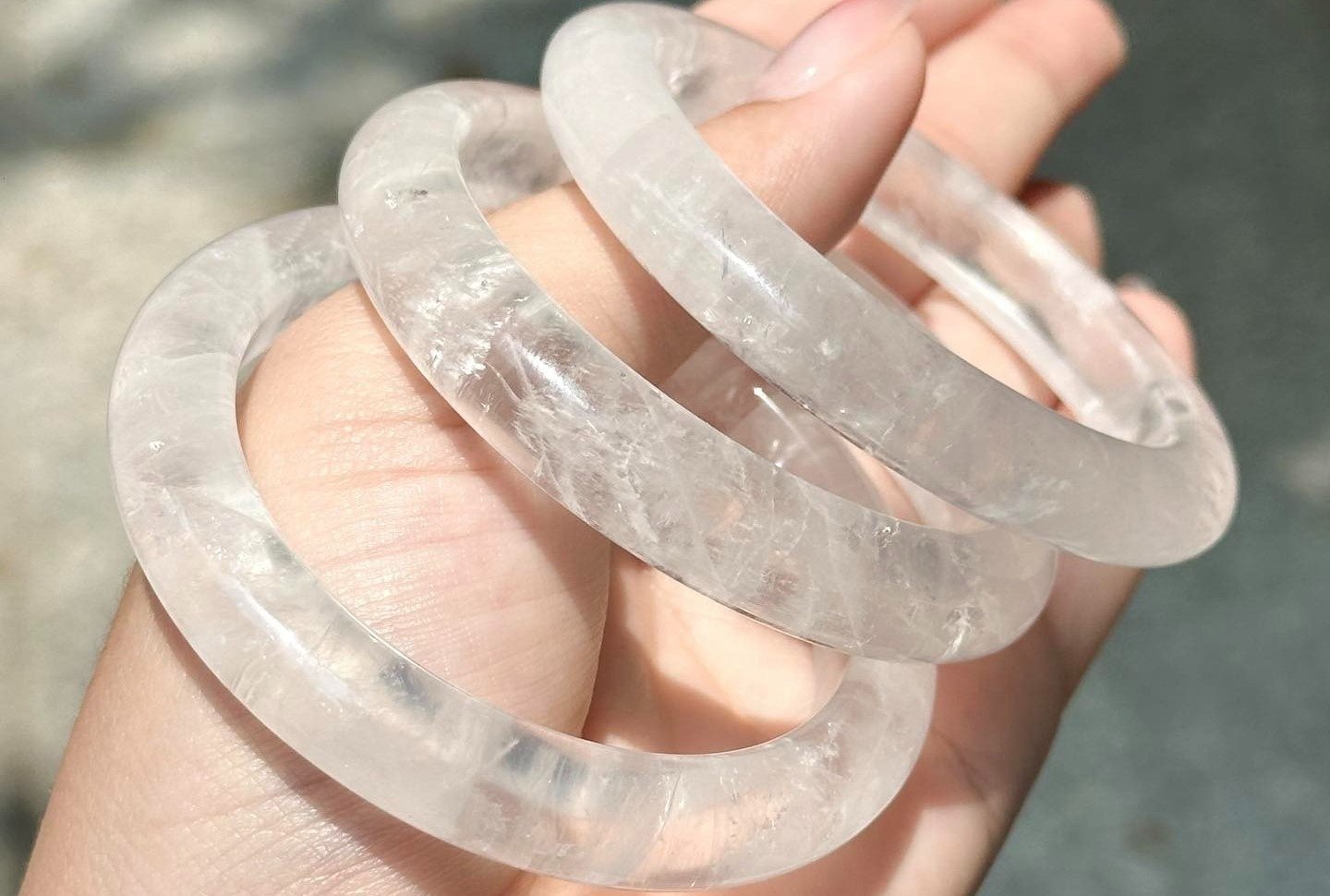 Đá thạch anh trắng sẽ hỗ trợ hóa giải tác động tiêu cực từ màu khắc