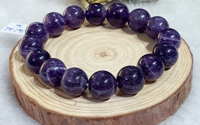 Đá thạch anh tím thu hút năng lượng tích cực cho chủ mệnh Bính Dần 1986